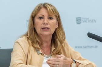Sachsen will Profifußball ab September wieder vor Publikum ermöglichen - Petra Köpping (SPD) 