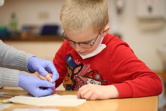 Sachsen will Schulen trotz Omikron weiter offen halten - 