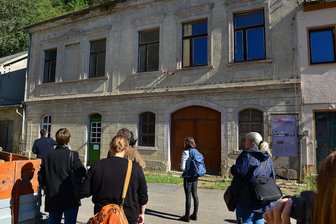 Sachsenburg: Wie weiter mit der KZ-Gedenkstätte? - In diesem Gebäude in Sachsenburg sind die alten Arrestzellen des KZ erhalten geblieben.