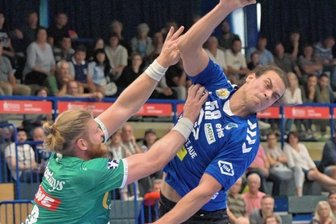 Sachsencup offenbart Reserven - Aues Torjäger Elias Gansau und seine Teamkollegen vom EHV werden sich strecken müssen, um in Liga 2 am Ball zu bleiben. Das zeigten die Testspiele im Zuge des Sachsencups - hier gegen Erstligist Leipzig. 