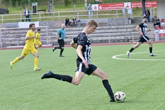 Sachsenklasse: Stollberger Fußballer bestehen ersten Härtetest - Til Fischer knipste nicht nur zweimal, sondern bereitete auch einen Treffer vor.