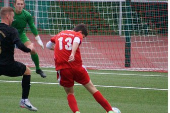Sachsenklasse: Stollberger Fußballer erklimmen Tabellenspitze - Nicolas Förster erzielte gegen Lichtenstein seine Saisontreffer zwei und drei.