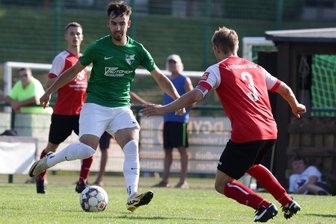 Sachsenklasse: Thalheimer Fußballer bezwingen Syrau deutlich. - Nico Groschopp (links), hier gegen Oberlungwitz, erzielte am Samstag gegen Syrau zwei Treffer.