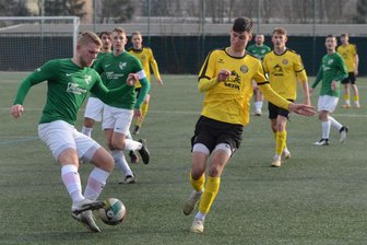 Sachsenklasse: Thalheimer Fußballer wollen schwache Heimbilanz aufbessern - Tom Müller (l.), hier gegen Auerbach II, wird den Thalheimern am Samstag fehlen.
