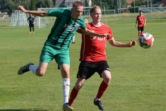 Sachsenpokal: Annaberger Fußballer sind bei Fortuna Plauen gefragt - Zum Saisonstart in Irfersgrün lief es für den VfB um Florian Weiß (rechts) nicht nach Wunsch. Am Ende hieß es 1:1.