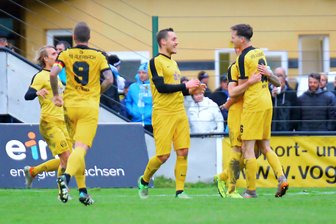 Sachsenpokal: VfB Auerbach wirft Titelverteidiger CFC raus - Jubel beim VfB Auerbach.