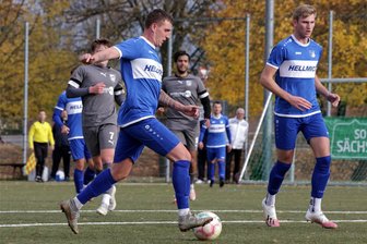Sachsenpokal VfB Empor Glauchau gegen Dynamo Dresden: Update zum Ticketverkauf für Heim- und Gästefans - Schießt sich warm für den Pokalkracher gegen Dresden: Chris Söllner (am Ball) brachte den VfB Empor Glauchau in den beiden jüngsten Landesliga-Partien gegen Markranstädt und Rapid Chemnitz jeweils mit 1:0 in Führung.