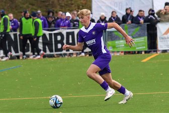Sachsenpokalspiel in Annaberg: Warum die Veilchen auf viel Nachwuchs setzten - Dominic Köppel feierte in Annaberg mit erst 16 Jahren sein Pflichtspieldebüt bei den Profis des FCE Aue.
