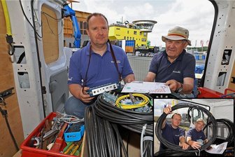 Sachsenring-Grand-Prix: Radio Hieronymus ist von Anfang an dabei - Jan (l.) und Vater Gerd Hieronymus sorgen dafür, dass die Teams im Fahrerlager mit Rennbildern versorgt werden. Der 80 Jahre alte Gerd ist seit vielen Jahren (rechts unten ein Foto von 2008) am Sachsenring dabei. Auch wenn sich viel geändert hat, Kabel müssen immer noch verlegt werden. 