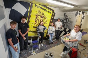 Sachsenring: Historische Rennmotive im Fußgängertunnel - Eine Wand im Fußgängertunnel am Sachsenring wurde von Schülern gestaltet.