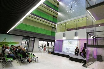 Sachsenring-Schule glänzt mit Superlativen -  Sachsens modernste Oberschule wurde am Freitag in Hohenstein-Ernstthal feierlich eingeweiht. 