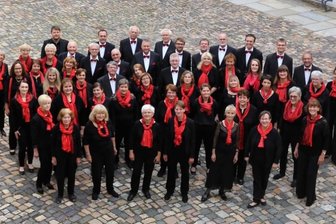 Sachsenringchor präsentiert sich erstmals wieder dem Publikum - Der Sachsenringchor im Innenhof des Schlosses Osterstein. 