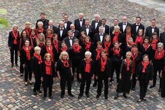 Sachsenringchor präsentiert sich erstmals wieder dem Publikum - Der Sachsenringchor im Innenhof des Schlosses Osterstein. 
