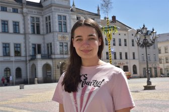 Sachsens beste Debattiererin: Lea Seidel aus Oelsnitz heiß aufs Bundesfinale in Berlin - Lea Seidel aus Oelsnitz hat den Landeswettbewerb „Jugend debattiert“ gewonnen.