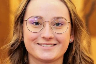 Sachsens Beste kommen aus dem Erzgebirge: Jugendliche erarbeiten mehr als 19.000 Euro - Zwölftklässlerin Helene Lüpfert aus Annaberg-Buchholz sagt: "Ich bin bei Genial sozial dabei, weil ich so durch kleine Taten große Dinge verändern kann."