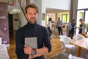 Sachsens bester Arbeitgeber kommt aus dem Erzgebirge - Martin Fenzl, Geschäftsführer beim Zulieferer Testa Motari in Johanngeorgenstadt, wird als "Bester Arbeitgeber" in Sachsen ausgezeichnet.