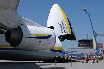 Sachsens defizitäre Flughäfen: Bei kritischer Infrastruktur darf es nicht nur ums Geld gehen - Leipziger Flughafenfest: Der Airport ist inzwischen eins der wichtigsten Frachtdrehkreuze weltweit, über das auch Transporte der Nato abgewickelt werden.