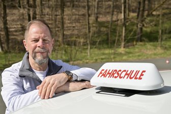 Sachsens Fahrlehrerverbands-Chef: „Die Kosten für den Führerschein sind eher gering“ - Peter Losleben ist Sachsens oberster Fahrlehrer.