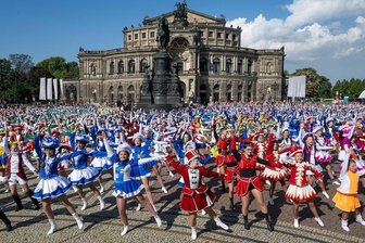 Sachsens Funkengarden tanzen sich zum Weltrekord -