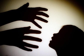 Sachsens Jugendämter im Dauereinsatz: Täglich neun Kinder in Obhut - Unter den Szenarien von Misshandlung, körperlich wie physisch, sowie sexuellem Missbrauch, lösen die körperlichen Misshandlungen die meisten Inobhutnahmen aus.