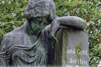 Sachsens Landeskirche will künftig besser gegen sexuellen Missbrauch vorgehen - Der Missbrauchsfall Kurt Ströer erschüttert die Landeskirche. Nun hat sich Landesbischof Tobias Bilz erstmals geäußert - und Versuche einer Relativierung klar verurteilt.
