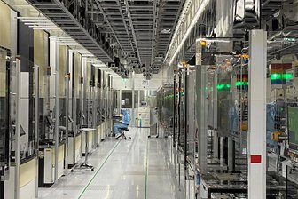 Sachsens Mikroelektronik: Nicht nur die großen Chipfabriken investieren - Blick in die Wafer-Fertigung bei Infineon in Dresden.