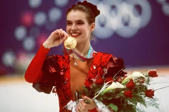 Sachsens Olympiasieger im Wintersport: Die schönsten Bilder von Katarina Witt und anderen Legenden - Der Superstar unter allen Sportstars aus der DDR: Katarina Witt. Die Karl-Marx-Städterin wurde 1984 und 1988 Olympiasiegerin im Eiskunstlauf.
