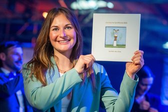 Sachsens Sport feiert sich selbst: Das waren die Höhepunkte der Sportgala in Chemnitz - Nach zwei Goldmedaillen bei Olympia und dem Gesamtweltcupsieg freute sich Rennrodlerin Julia Taubitz am Samstag über die Auszeichnung als Sachsens Sportlerin des Jahres 2025.