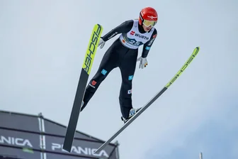 Sachsens Top-Kombiniererin Jenny Nowak: Von Hoffnungen und gemischten Gefühlen vorm Weltcup-Auftakt - Bei der WM im Februar 2023 in Planica holte Jenny Nowak die Silbermedaille mit dem deutschen Mixed-Team.