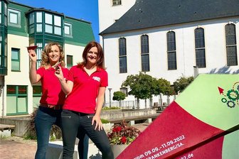 Sachsentag in Frankenberg - Die Kuh ist noch nicht vom Eis - Der Tag der Sachsen 2022 ist weiter im Anflug auf Frankenberg. Für das Logo stand die Schlangenbrücke Modell und schlängelt sich nun durch dieses. Das Bauwerk verbindet den für die Landesgartenschau geschaffenen Naturerlebnisraum Zschopauaue mit der Altstadt. Foto: Jacqueline Meding