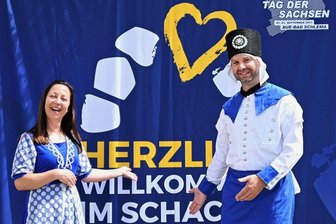 Sachsentag-Sorgen: Wie geht es weiter? - Susann Küchler und Marcus Hoffmann - sie repräsentieren Aue zum Tag der Sachsen als Bademädchen und Blaufarbenwerker. 