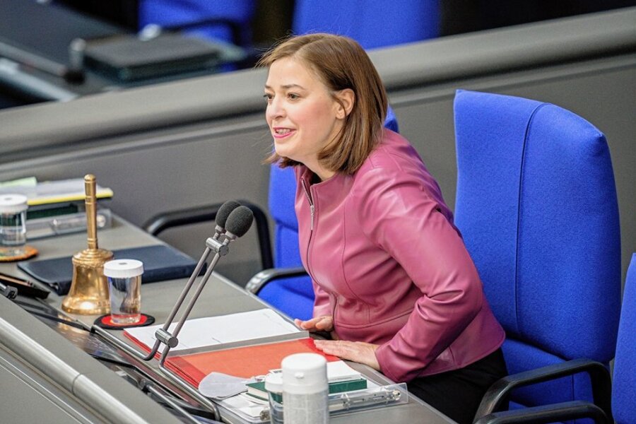 Sächsische CDU-Politikerin für Parteiausschluss von Ex-Verfassungsschutzchef Maaßen - Yvonne Magwas ist Bundestagsvizepräsidentin und Bundesvorstandsmitglied der CDU - und will Parteifreund Maaßen loswerden.