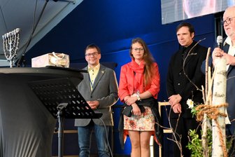 Sächsische Israelfreunde mit neuem Vorstand – Kein Vogtländer mehr an der Vereinsspitze - Geschäftsführer Wilfried Gotter (rechts) stellt den neuen Vorstand vor: von links Samuel Hänsch, Seraphine Dietrich, Ralf Heydenreich.