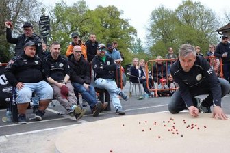 Sächsische Murmelmeisterschaften: Freibad im Erzgebirge wird zur Murmelarena - In Neukirchen findet am Wochenende die Sächsische Meisterschaft im Murmeln statt.
