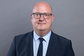 Sächsische SPD-Fraktion: Ohne Schulden kein neuer Staatshaushalt - SPD-Fraktions- und Parteichef Henning Homann will keine „Sparpolitik mit dem Rasenmäher“.