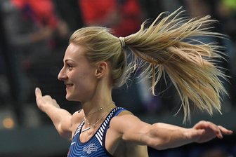 Sächsischen Dreifachtriumph bei Leichtathlethik-DM in Leipzig - Dreispringerin Kristin Gierisch freut sich über ihren Sieg.