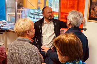 Sächsischer CDU-Mann kritisiert Kretschmer – indirekt - "Das geht nicht": Marco Wanderwitz im Gespräch beim Treffen des Netzwerks Couragiert im Oberen Bahnhof in Plauen.