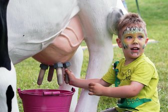Sächsischer Familientag: Mehr als 2000 Besucher am Filzteich - Die kostenlosen Angebote kamen bei den Besuchern - wie bei Jannik Förster aus Neustädtel - gut an.