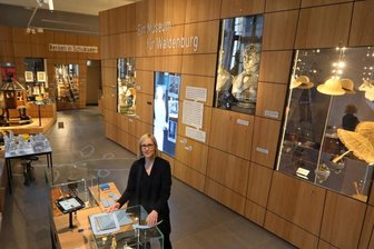 Sächsischer Museumspreis geht nach Waldenburg - Fanny Stoye, die das Haus derzeit in Vertretung leitet, im Waldenburger Museum.