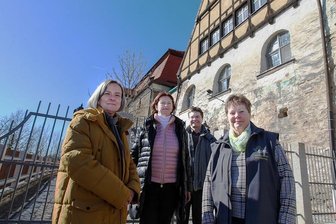 Sächsischer Wandertag: Touren starten und enden in diesem Jahr am Plauener Parktheater - Plauens Schul- und Sportreferentin Simone Schurig, die Vizepräsidentin des Deutschen Wanderverbandes, Heidrun Hiemer, Torsten Holzkamp vom Sächsischen Landeskonservatorium Ländlicher Raum und Kathrin Hager vom Vogtländischen Wanderverband (von links) haben in dieser Woche das Programm für den 11. Sächsischen Wandertag vorgestellt. 