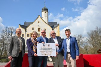 Sächsisches Landeserntedankfest 2027 in Neukirchen im Erzgebirge und Chemnitz-Klaffenbach - Thomas Kütter, Regina Kraushaar, Tino Seidel, Andreas Stoppke und Marko Klimann am Wasserschloß Klaffenbach.