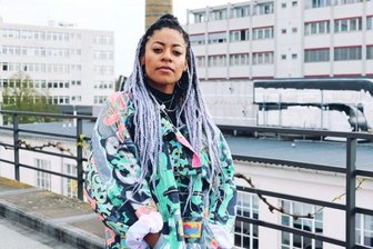 Sängerin mit Knast-Programm: "Frau Ezerex, würden Sie vor Beate Zschäpe auftreten?" - Diana Ezerex tritt regelmäßig in Gefängnissen auf.