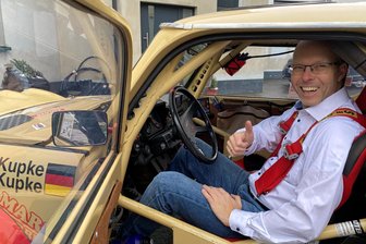 Safetycar statt Tempo 200: Warum beim Heinsdorfer 16V-Renntrabant der Turbo nicht mehr zündet - Unverkäuflich. Thomas Kupke in seinem 16V-Trabi - aus dem jetzt nicht mehr alles herausgeholt wird.