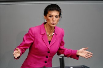 Sahra Wagenknecht macht ernst mit eigener Partei: So reagieren Linken-Politiker im Erzgebirge - Sahra Wagenknecht im Bundestag: Die Politikerin hat diese Woche angekündigt, die Linke zu verlassen und ihre eigene Partei zu gründen.
