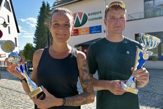 Saison geht gerade erst los: Auerbacher Doppelsieg beim 13. Herbstcrosslauf im Waldpark Grünheide - Susann Heckel und Daniel Möckel haben über zehn Kilometer beim Herbstcrosslauf in Grünheide gewonnen.