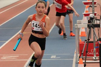 Saison-Halali hält für Leichtathleten aus dem Erzgebirge auch eine spaßige Komponente bereit - Lena Groß von der WSG Schwarzenberg-Wildenau gab auch im Staffelwettbewerb über 200 Meter im Duo-Modus noch einmal alles.