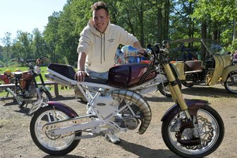 Saisonabschluss beim 23. Simson- und Oldtimertreffen in Ursprung - Oliver Baumgard mit einer Simson MS 50 im Streetfighter-Look.