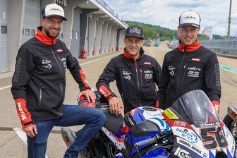 Saisonauftakt auf dem Sachsenring: Marcel Schrötter freut sich auf die Rückkehr bei einer Premiere - Gemeinsam mit Toni Finsterbusch (l.) und Jan-Ole Jänig (r.) fährt Marcel Schrötter in dieser Saison für das Team GERT56 in der Euro Moto.
