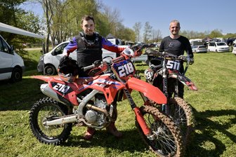 Saisonauftakt der Motocrosser in Culitzsch: Was zwei Newcomer aus der Region an den Rennen reizt - Franz Gindler (links) und Jeremy Lenk (rechts) sind am Wochenende beim Saisonstart in Culitzsch in der Newcomer-Klasse gestartet.