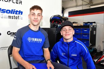 Saisonauftakt in der IDM macht Marvin Siebdrath und Moritz Jenkner Hoffnung - Marvin Siebdrath (links) bekam in Oschersleben durch Bruder Mika zumindest moralische Unterstützung.
